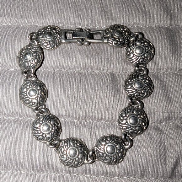 $3 with Bundle ~ Ornate Silver Tone Filigree Domed Link Statement Bracelet 4705 - Picture 1 of 4